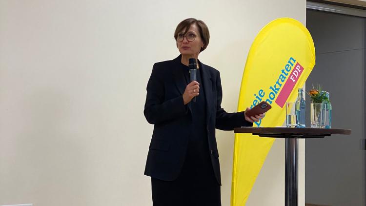 Bundesministerin und FDP Hessen-Vorsitzende Stark-Watzinger hielt einen lebendingen Vortrag
