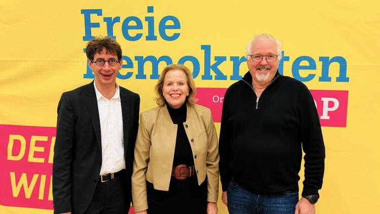 Die Spitzenkandidaten der FDP Darmstadt-Dieburg zur Kreistagswahl 2026 — v.l.n.r.: Prof. Dr. Ingo Jeromin, Dr. Margarete Sauer, Willi Muth