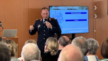 Brigadegeneral Holger Radmann, Kommandeur des Landeskommandos Hessen, war zu Gast in Münsters Kulturhalle